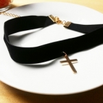 韓國絨十字架造型頸鍊